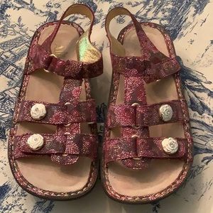 Algeria Leather Rose Pattern Sandals